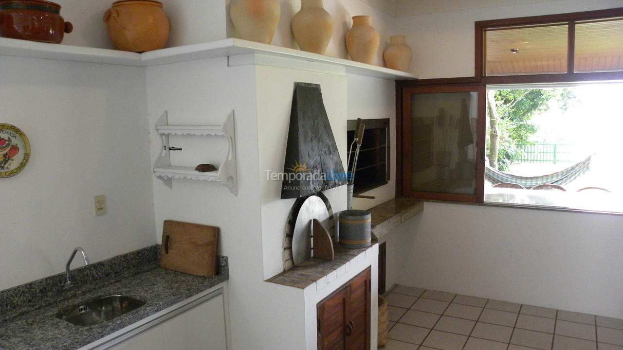 Casa para aluguel de temporada em Florianópolis (Praia Brava)