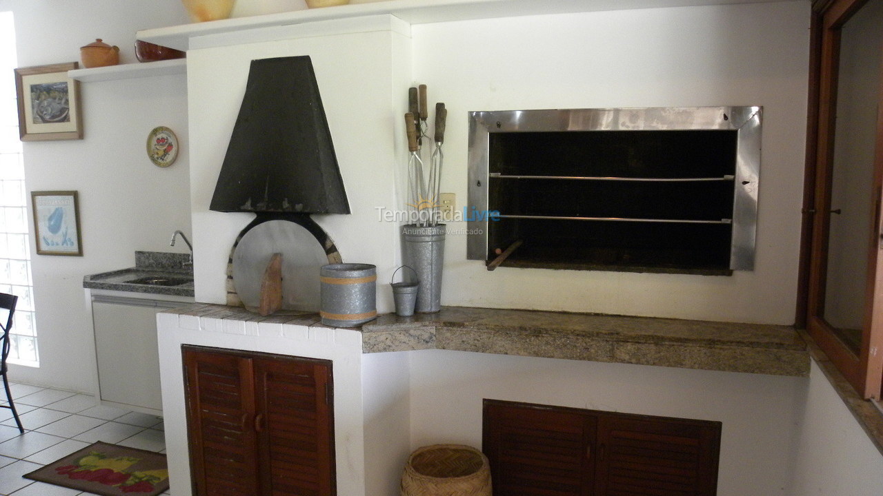 Casa para aluguel de temporada em Florianópolis (Praia Brava)