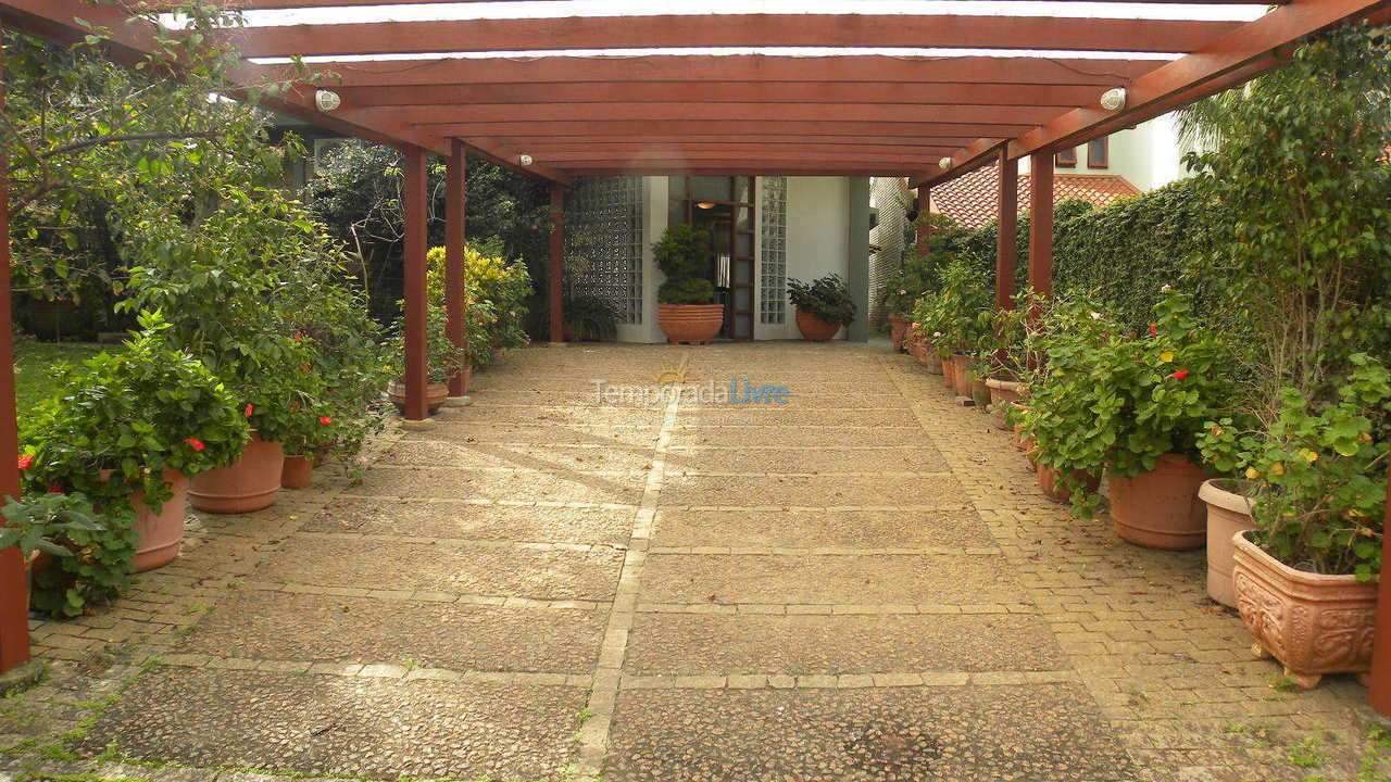 Casa para aluguel de temporada em Florianópolis (Praia Brava)