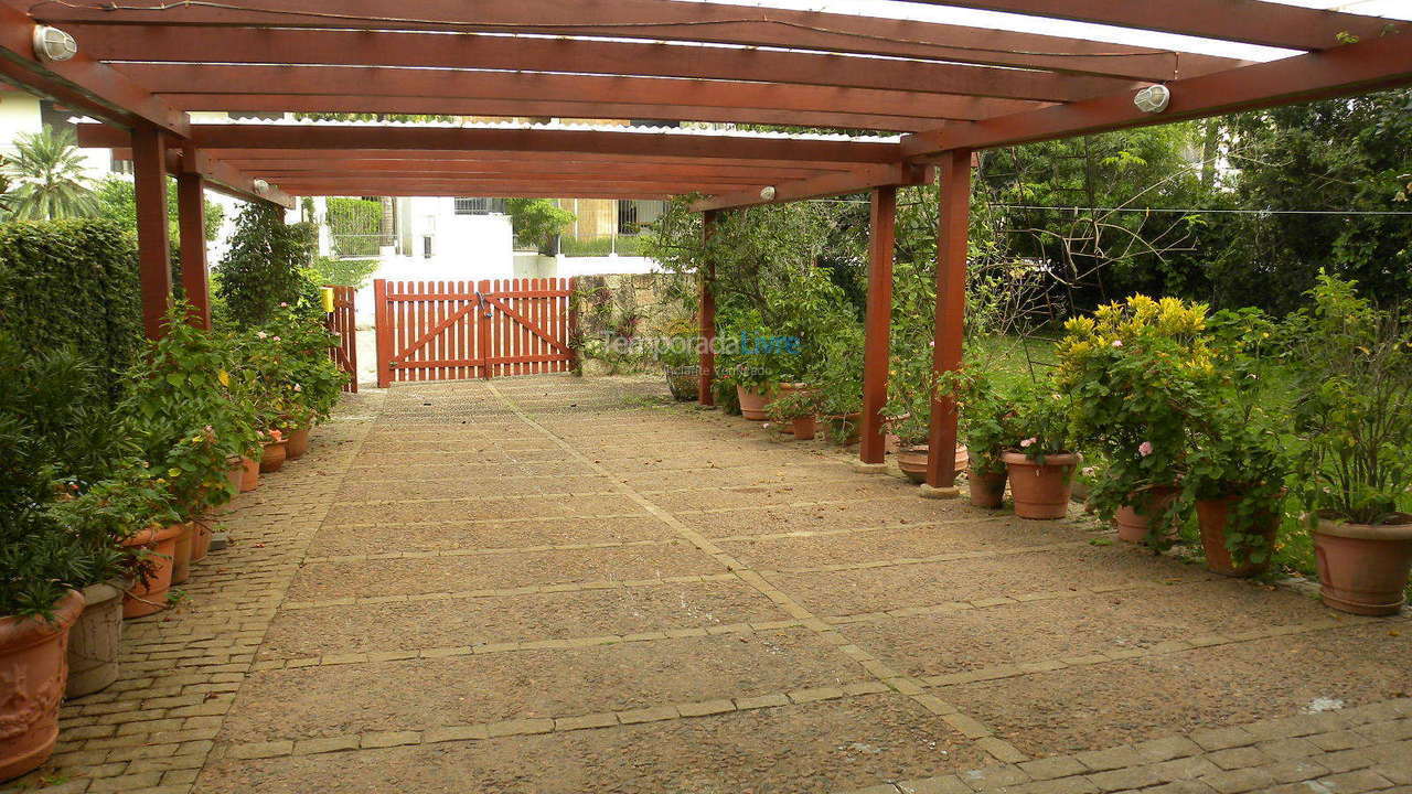 Casa para aluguel de temporada em Florianópolis (Praia Brava)