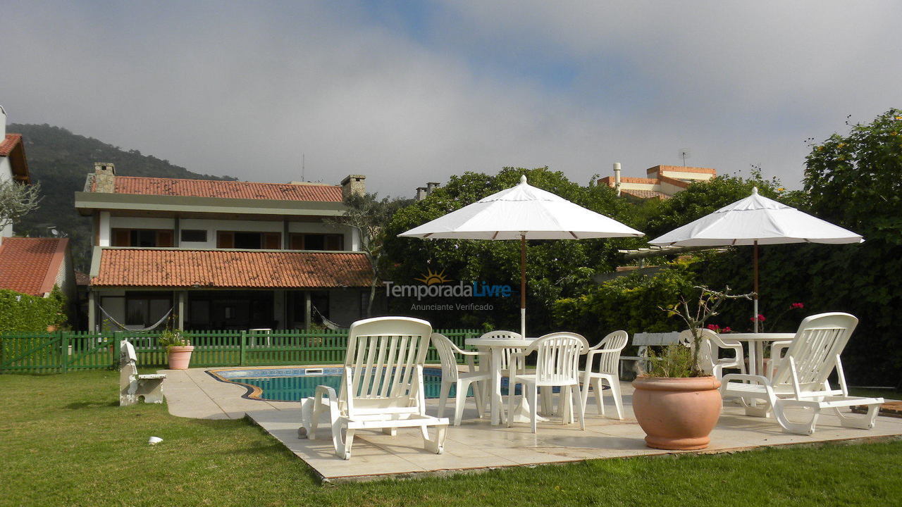Casa para aluguel de temporada em Florianópolis (Praia Brava)