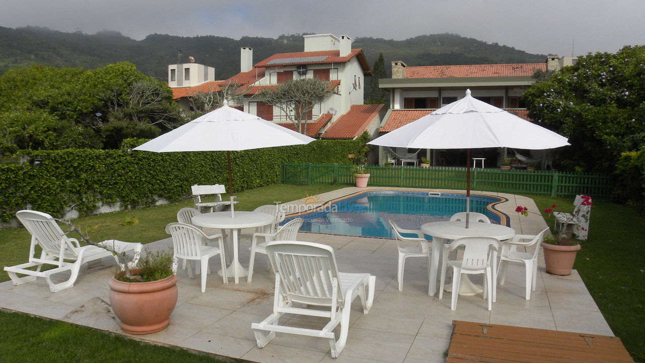 Casa para aluguel de temporada em Florianópolis (Praia Brava)