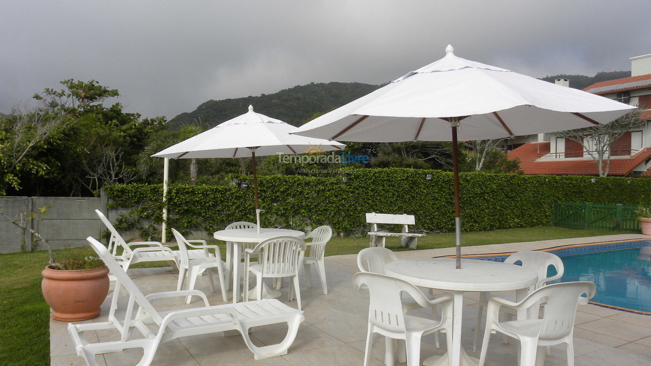 Casa para aluguel de temporada em Florianópolis (Praia Brava)