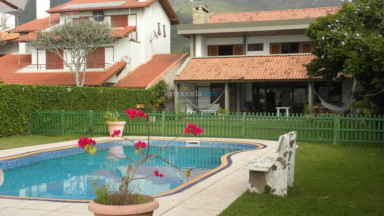 Casa para aluguel de temporada em Florianópolis (Praia Brava)