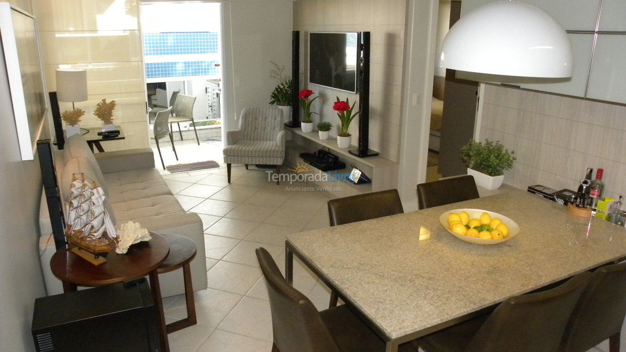 Apartamento para aluguel de temporada em Florianópolis (Praia Brava)