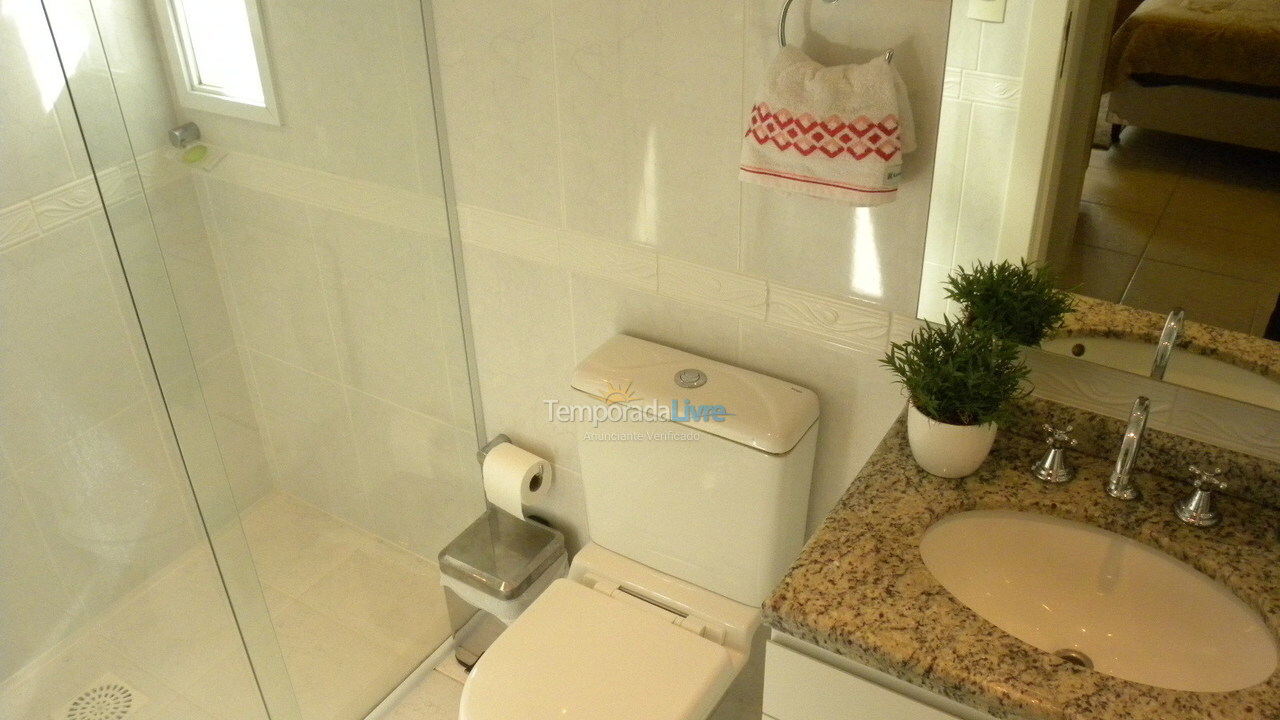 Apartamento para aluguel de temporada em Florianópolis (Praia Brava)