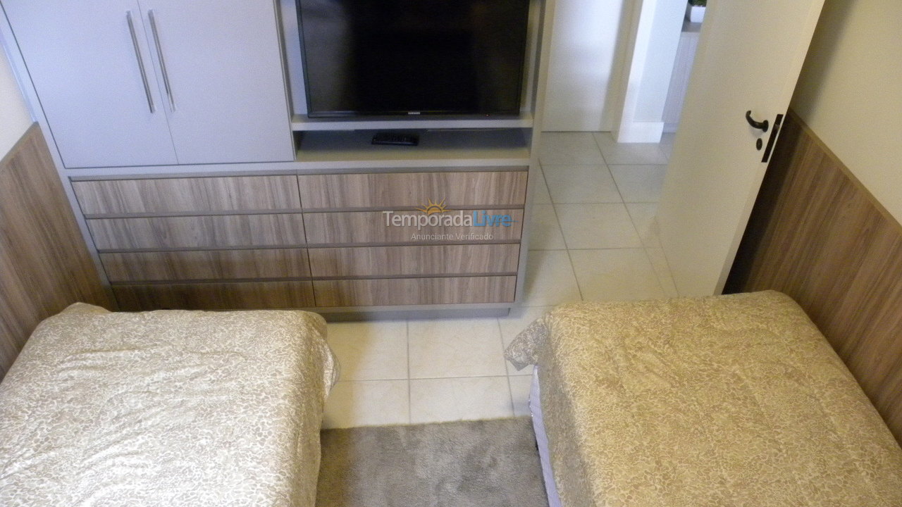 Apartamento para aluguel de temporada em Florianópolis (Praia Brava)