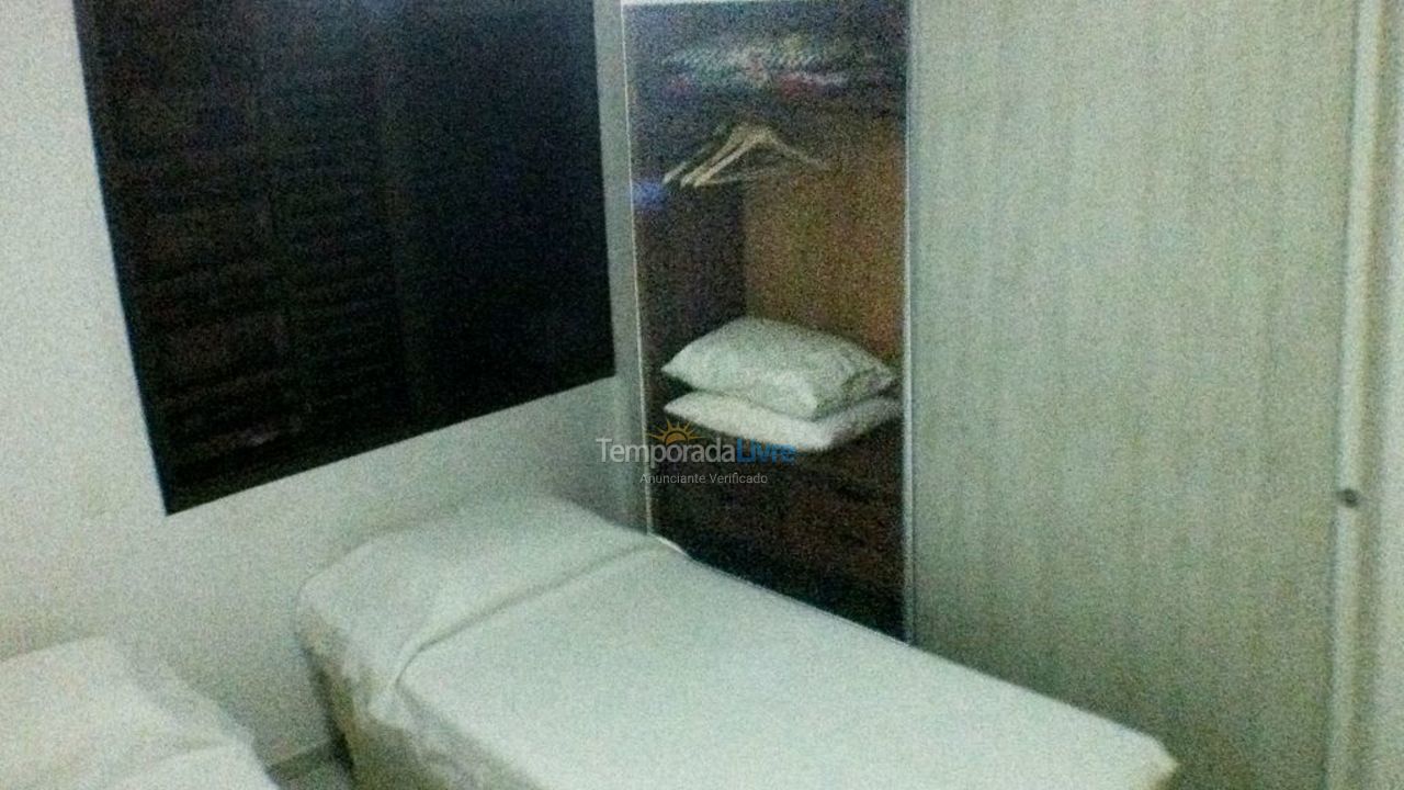 Apartamento para aluguel de temporada em Guarujá (Pitangueiras)