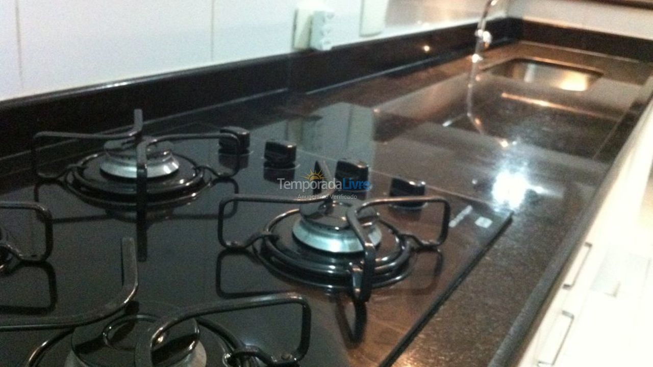 Apartamento para aluguel de temporada em Guarujá (Pitangueiras)