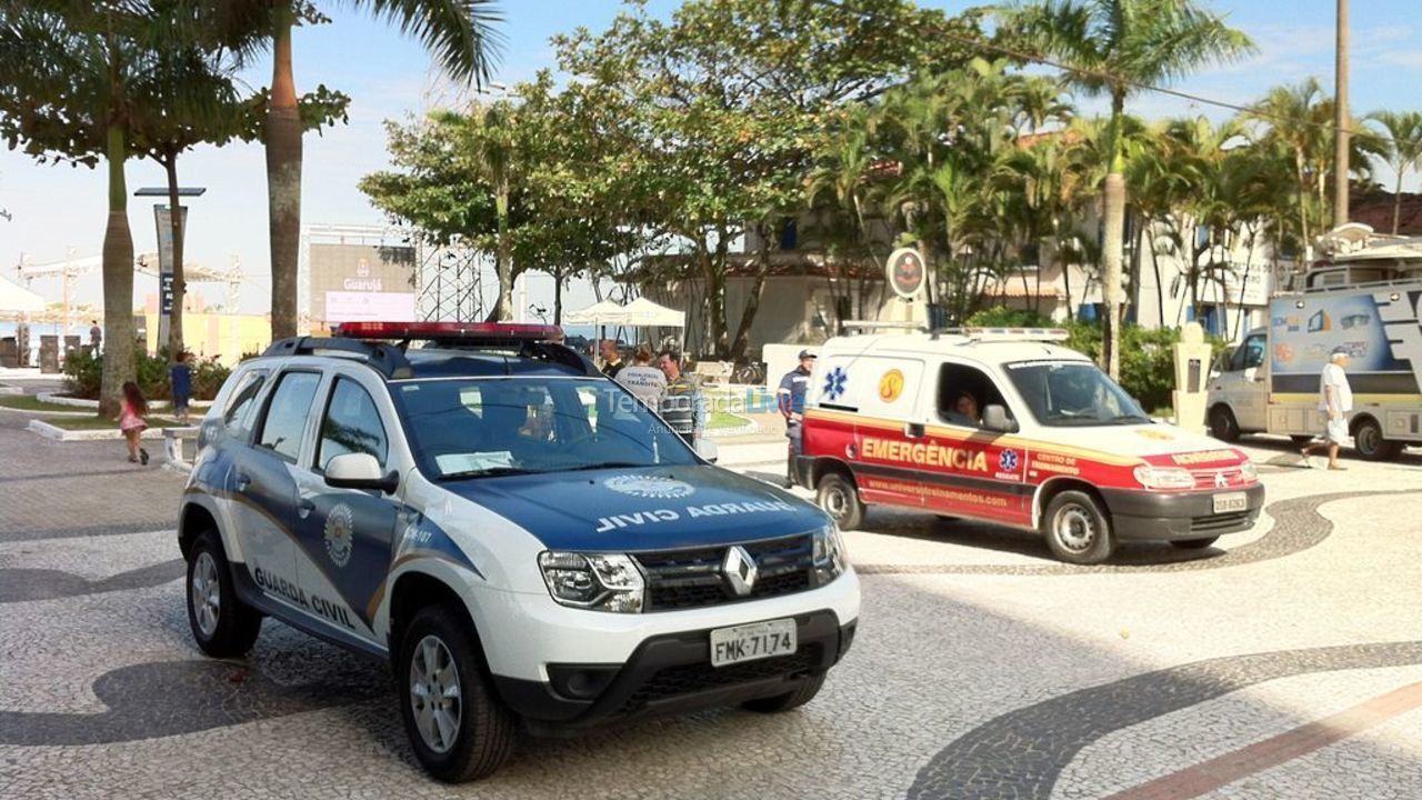 Apartamento para aluguel de temporada em Guarujá (Pitangueiras)