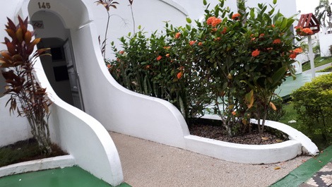 Lindo apartamento habitación y sala de estar en la arena vista al mar