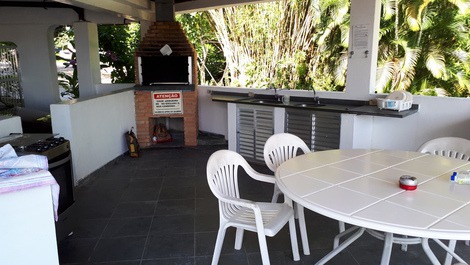 Lindo apartamento habitación y sala de estar en la arena vista al mar