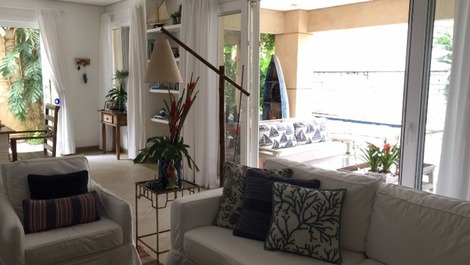 Beautiful and luxurious house in Praia da Baleia for rent