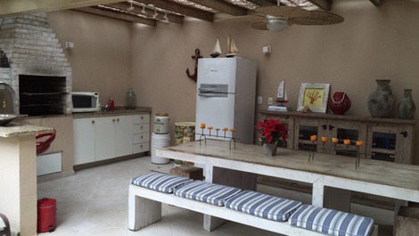 Beautiful and luxurious house in Praia da Baleia for rent