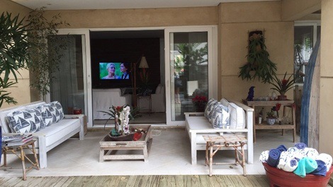 Beautiful and luxurious house in Praia da Baleia for rent