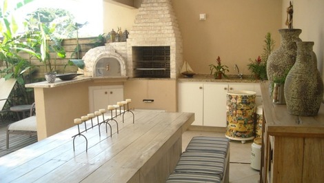 Beautiful and luxurious house in Praia da Baleia for rent