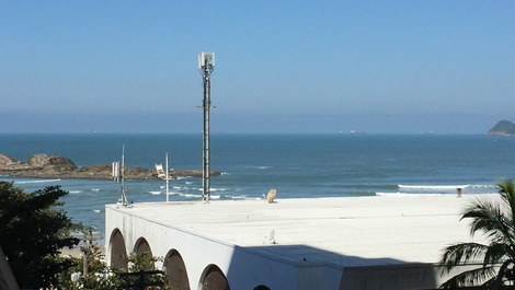 Vista ( shopping e praia) da janela da sala