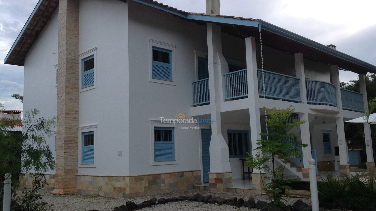 Apartment for vacation rental in Ubatuba (Enseada)