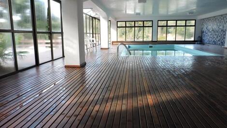 APARTAMENTO CHARMOSO E ROMÂNTICO NO CENTRO DE GRAMADO