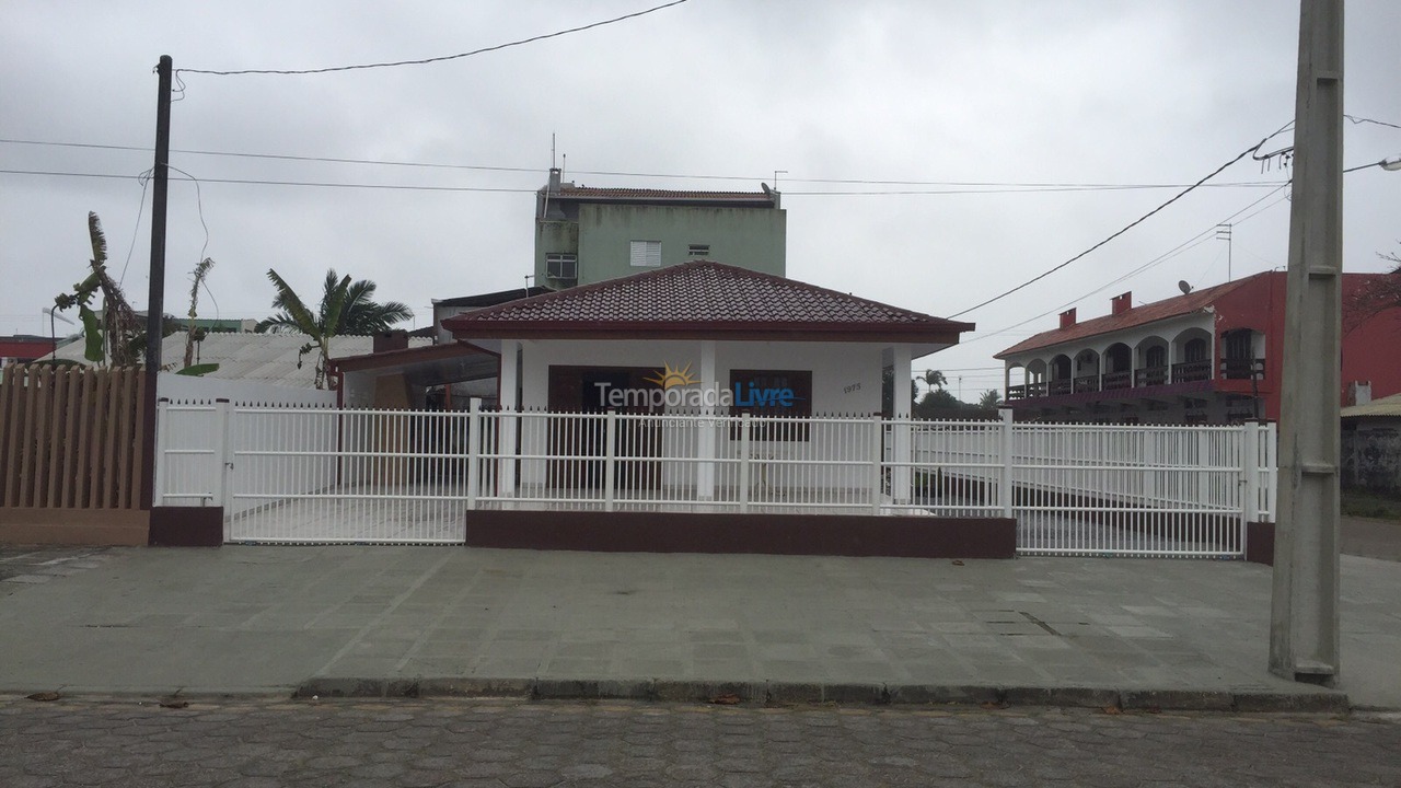 Casa para alquiler de vacaciones em Pontal do Paraná (Praia de Leste)