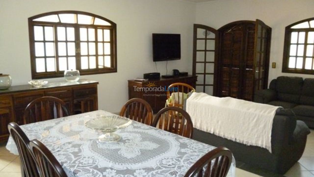 Casa para alquiler de vacaciones em Bertioga (Praia de Guaratuba)