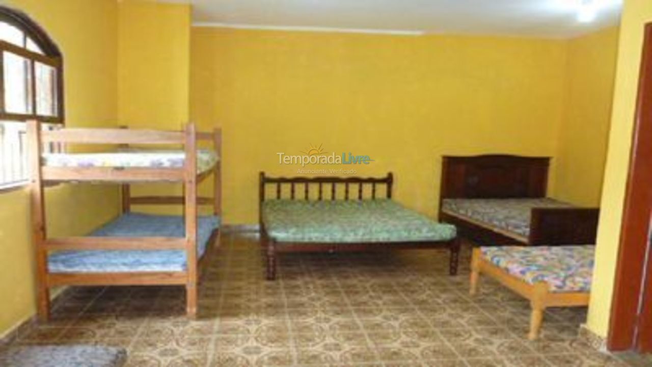 Casa para aluguel de temporada em Praia Grande (Praia do Caiçara)