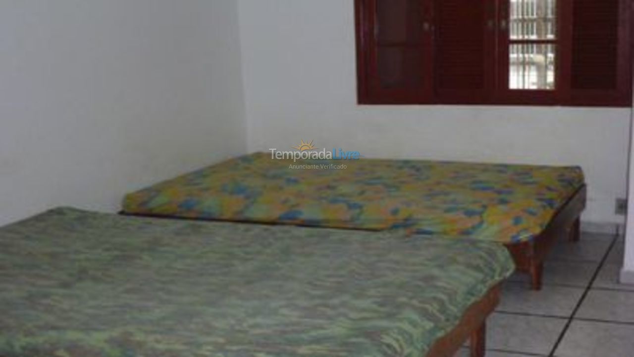 Casa para aluguel de temporada em Praia Grande (Praia do Caiçara)