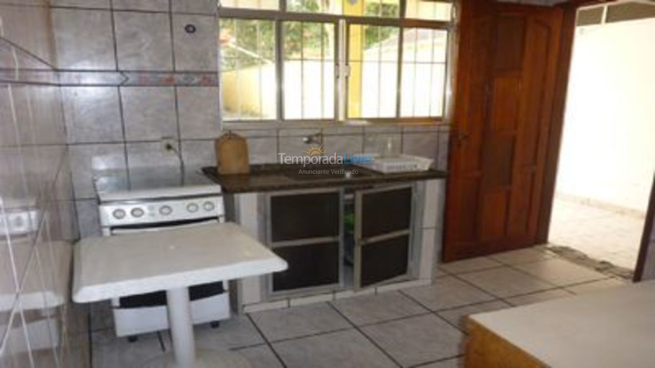 Casa para aluguel de temporada em Praia Grande (Praia do Caiçara)