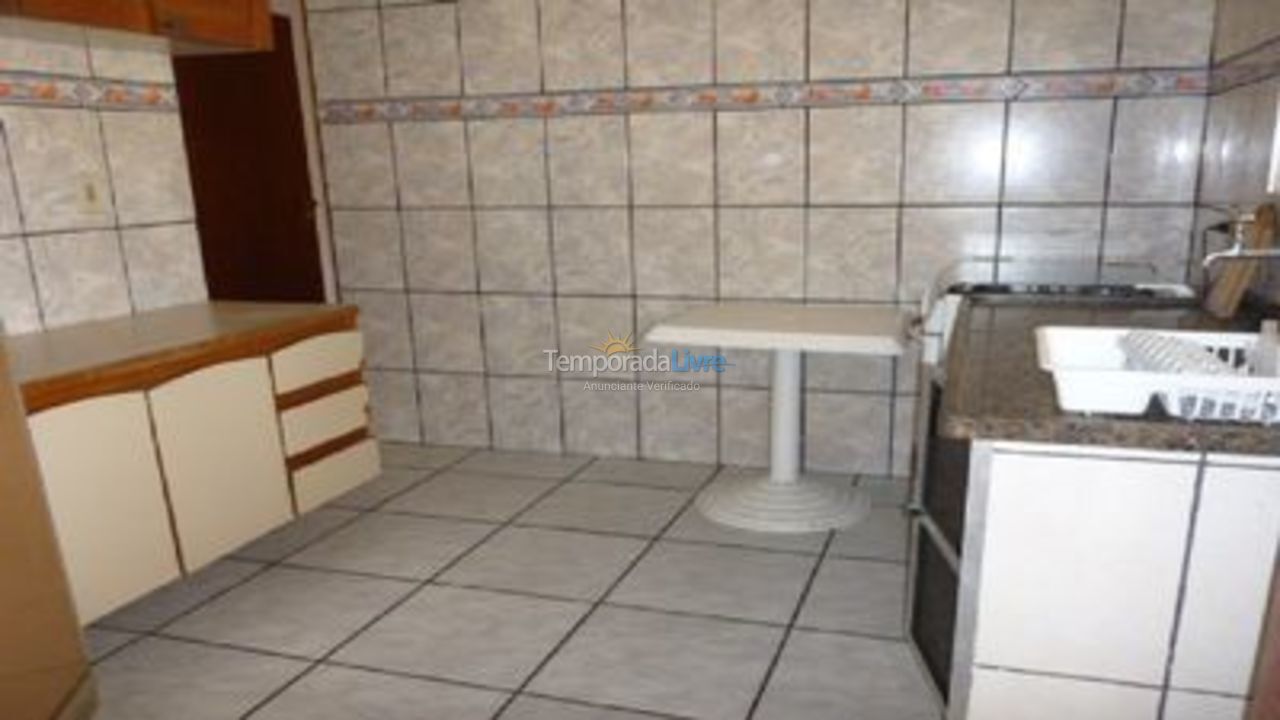 Casa para aluguel de temporada em Praia Grande (Praia do Caiçara)