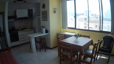 Apartamento para locação, Canasvieiras, quase na areia!