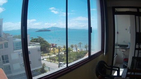 Apartamento para locação, Canasvieiras, quase na areia!