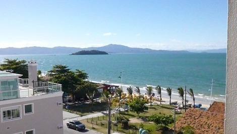 Apartamento para locação, Canasvieiras, quase na areia!