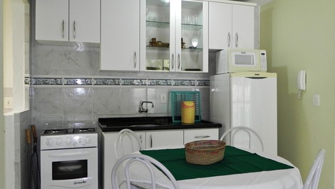 Cozinha, apto ate 4 pessoas