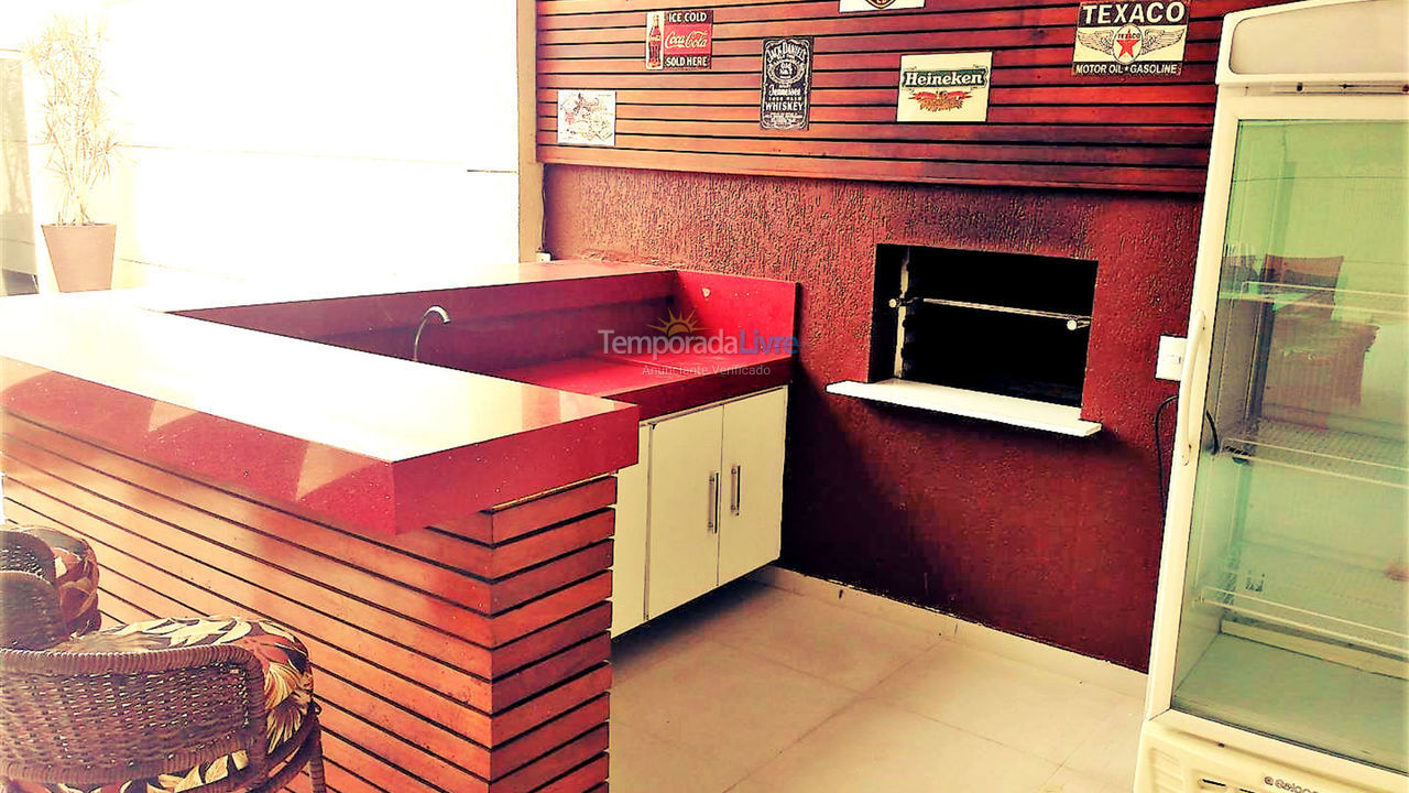 Casa para aluguel de temporada em Guarujá (Jardim Acapulco)