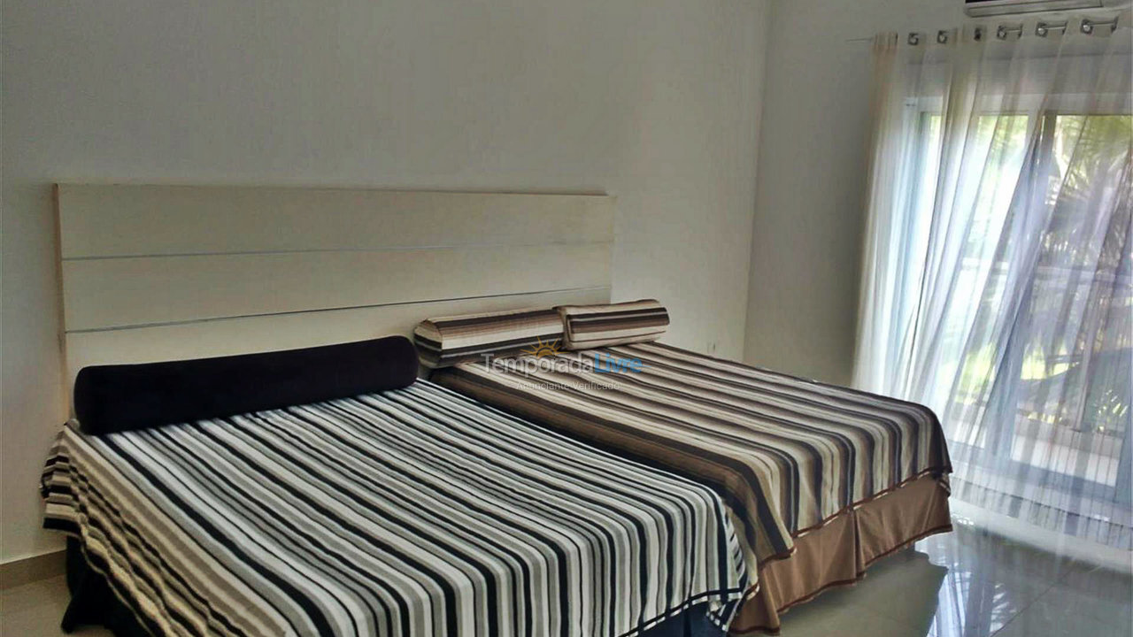 Casa para aluguel de temporada em Guarujá (Jardim Acapulco)