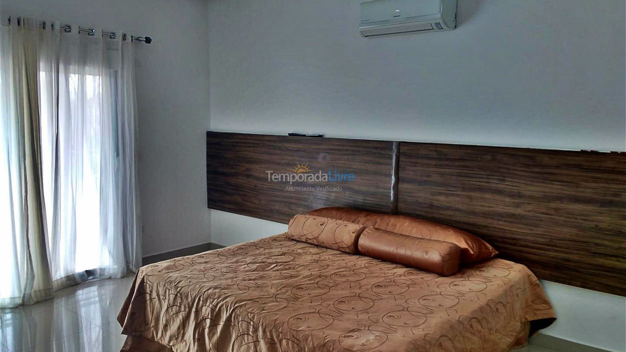 Casa para aluguel de temporada em Guarujá (Jardim Acapulco)