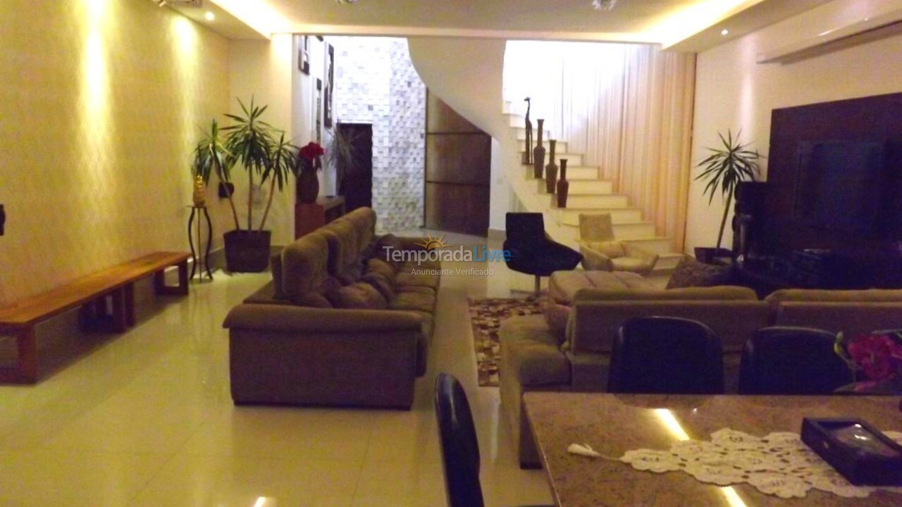 Casa para aluguel de temporada em Guarujá (Jardim Acapulco)