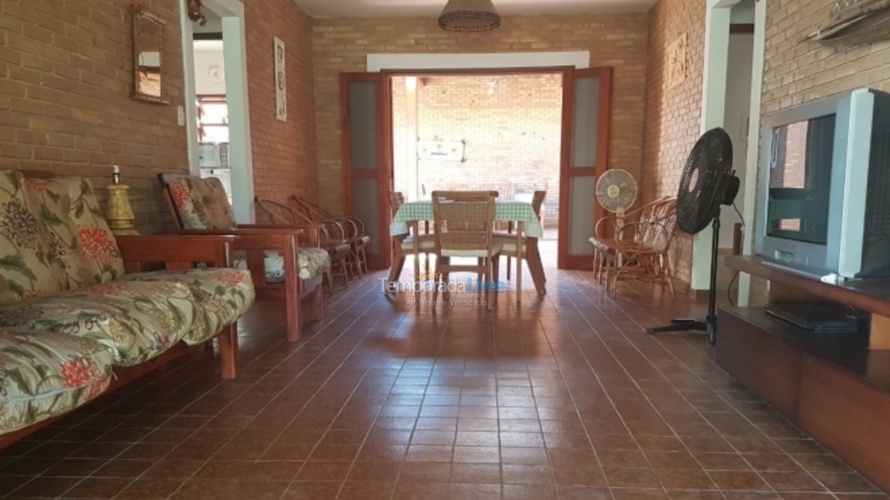 Casa para aluguel de temporada em Ubatuba (Lagoinha)