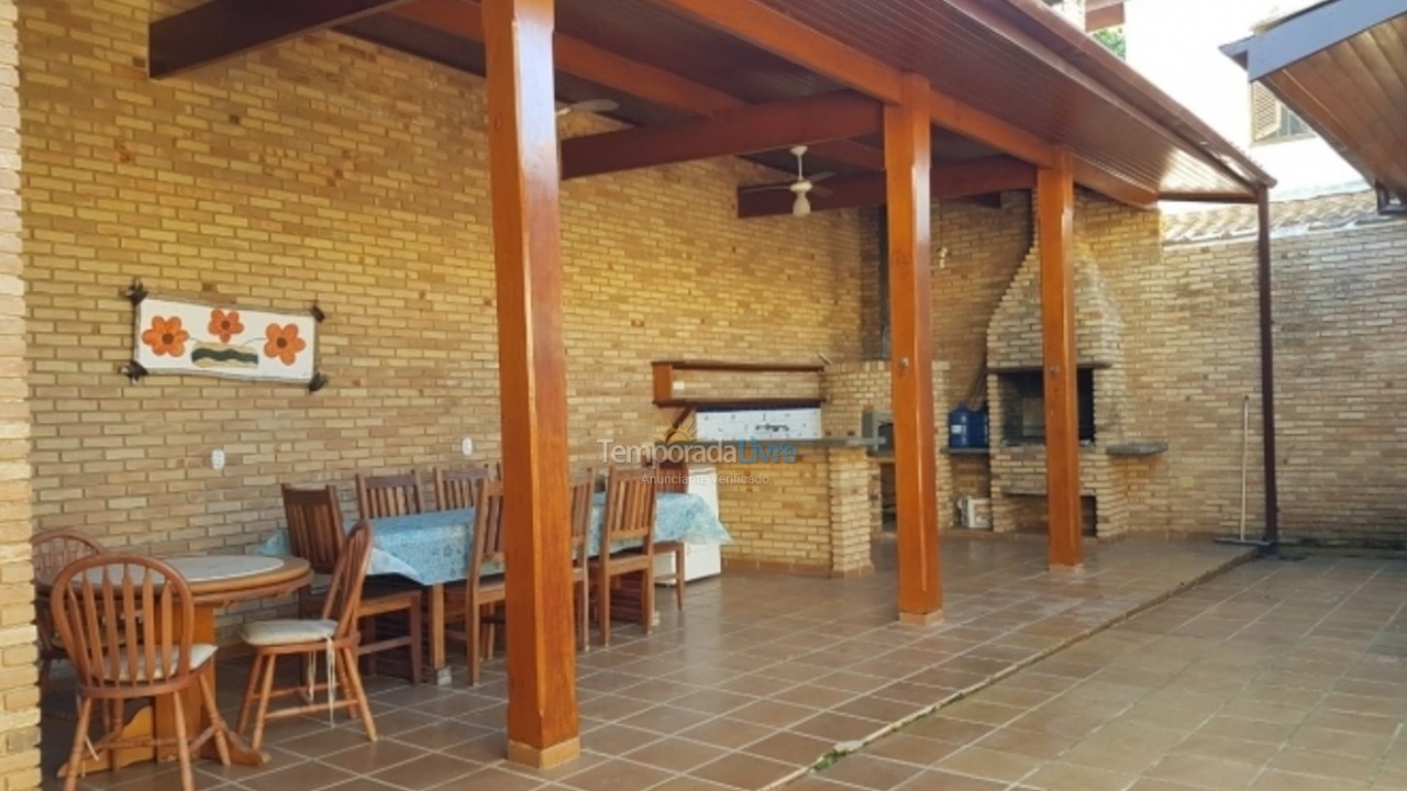 Casa para aluguel de temporada em Ubatuba (Lagoinha)