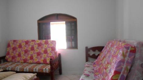 muitas camas e colchões avulsos