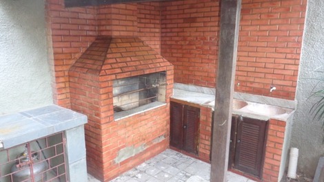 House with 5 bedrooms and 2 suites, Barbecue and 3 parking spaces