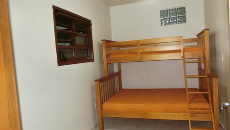 Casa linear com WIFI 500 m da praia do Peró