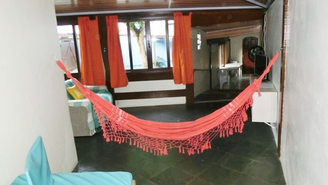 Casa linear com WIFI 500 m da praia do Peró