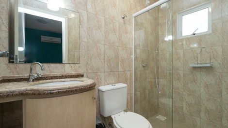 House of high standard with 4 suites and pool in Mariscal! REF46