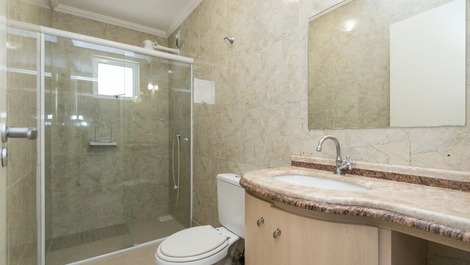 House of high standard with 4 suites and pool in Mariscal! REF46