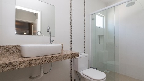 House of high standard with 4 suites and pool in Mariscal! REF46