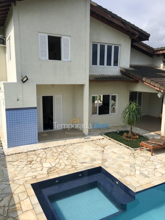 Casa para alquiler de vacaciones em Bertioga (Condominio Morada da Praia)