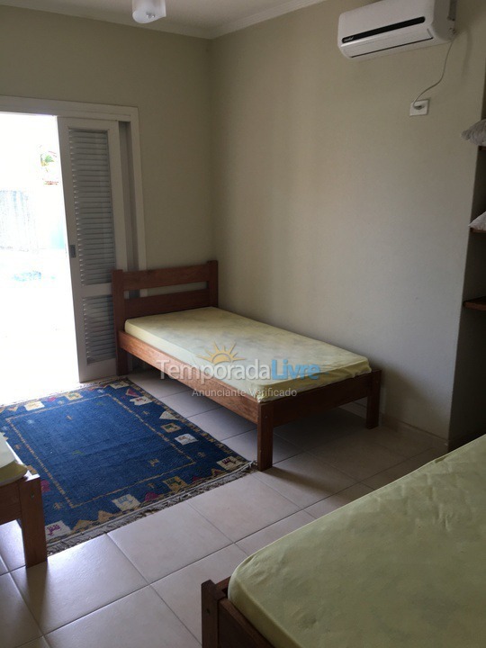 Casa para alquiler de vacaciones em Bertioga (Condominio Morada da Praia)