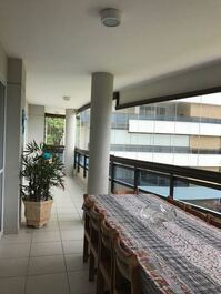 sacada com churrasqueira