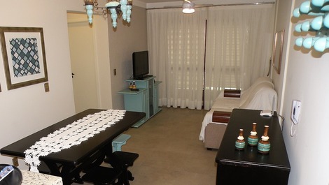 DOIS DORMIT - PRÉDIO FRENTE AO MAR - APTO. LATERAL